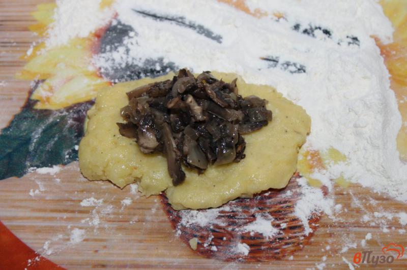Фото приготовление рецепта: Зразы с грибами шаг №7