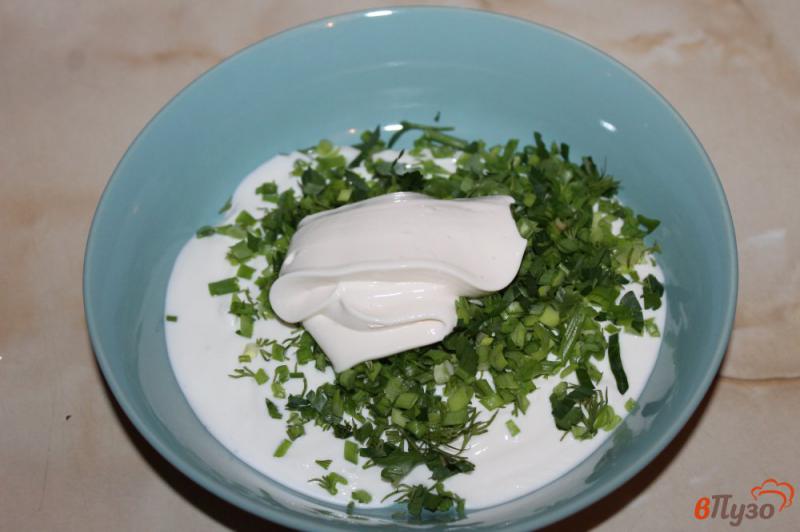 Фото приготовление рецепта: Сливочно - сметанный дип с зеленью шаг №3