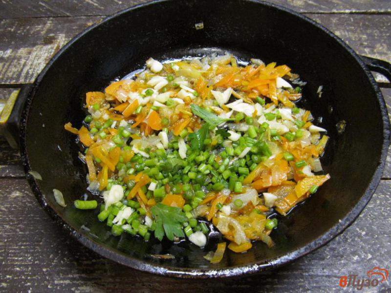 Фото приготовление рецепта: Сконы с луком и морковью шаг №4