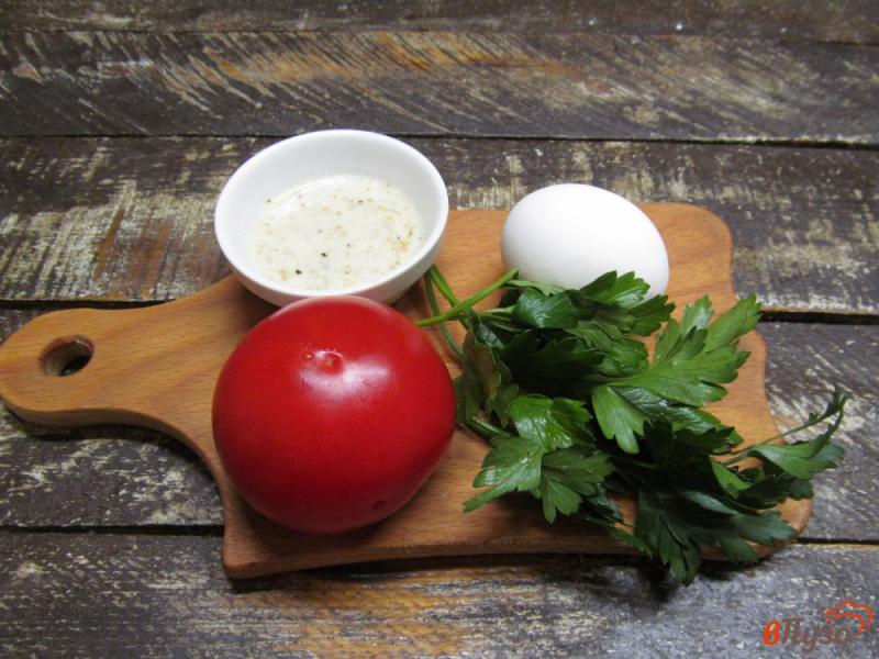 Фото приготовление рецепта: Салат из стручковой фасоли с яйцом и помидором шаг №5