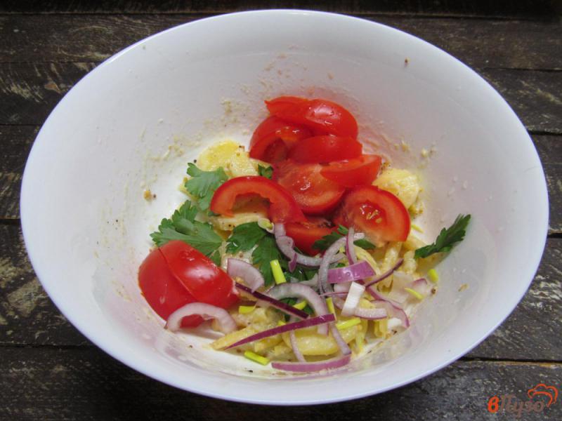 Фото приготовление рецепта: Салат из стручковой фасоли с яйцом и помидором шаг №6