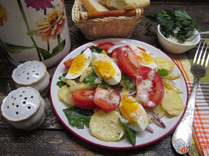 Фото приготовление рецепта: Салат из стручковой фасоли с яйцом и помидором шаг №7