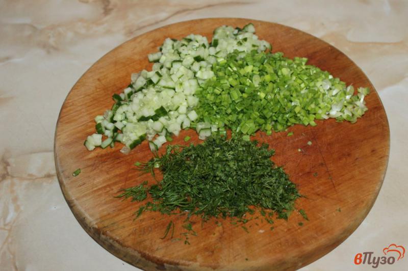 Фото приготовление рецепта: Мясная окрошка со сметаной и майонезом шаг №3