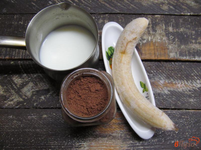 Фото приготовление рецепта: Шоколадно-банановый смузи шаг №1