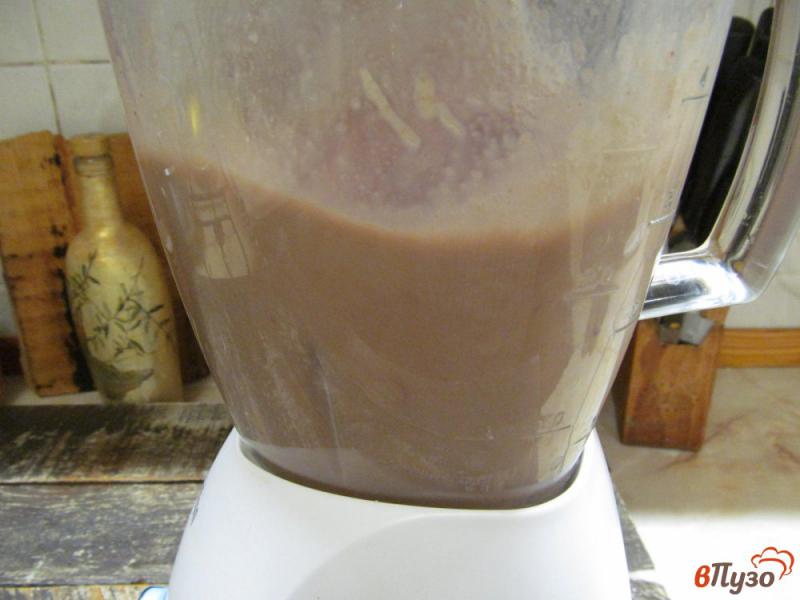 Фото приготовление рецепта: Шоколадно-банановый смузи шаг №5