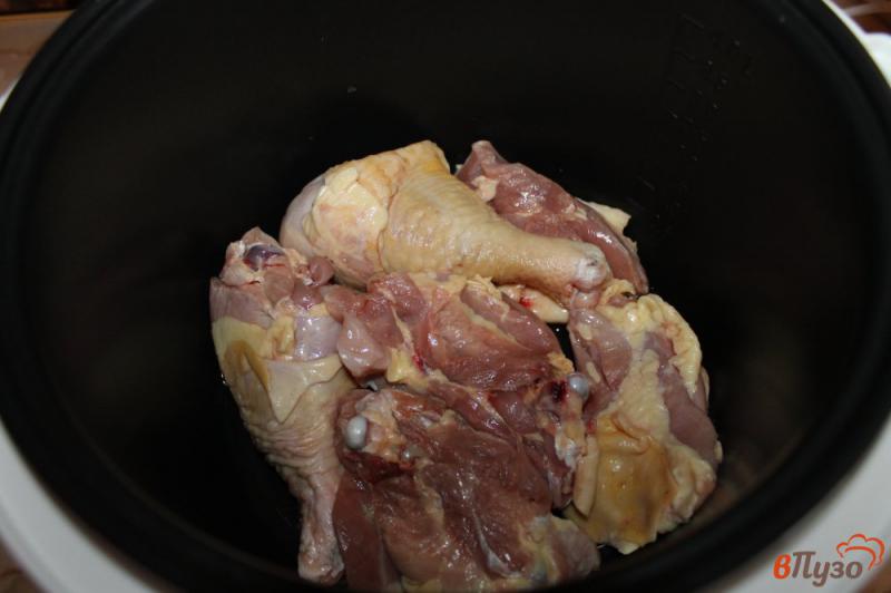 Фото приготовление рецепта: Жареное куриное мясо в луково - чесночном соусе шаг №2