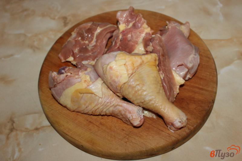 Фото приготовление рецепта: Жареное куриное мясо в луково - чесночном соусе шаг №1