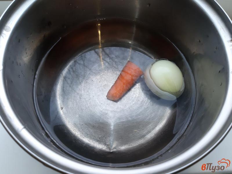 Фото приготовление рецепта: Суп с фрикадельками и грибами шаг №1