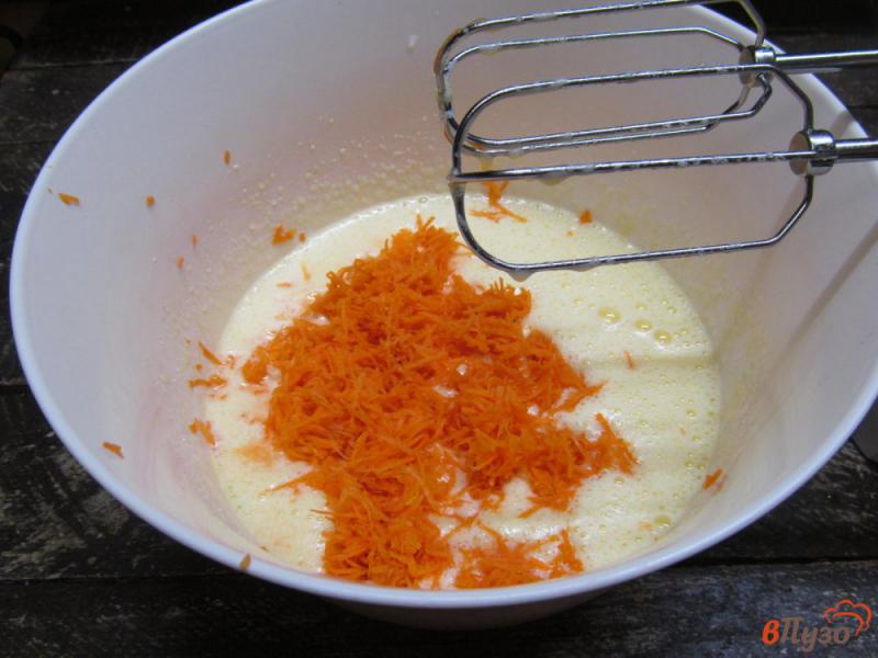 Фото приготовление рецепта: Морковный торт с творожным кремом шаг №3