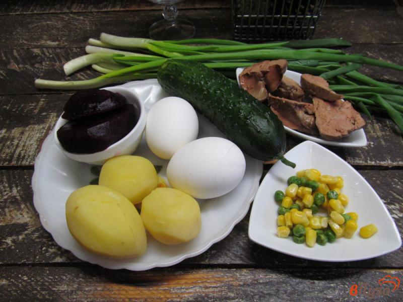 Фото приготовление рецепта: Салат с куриной печенью и овощами шаг №1