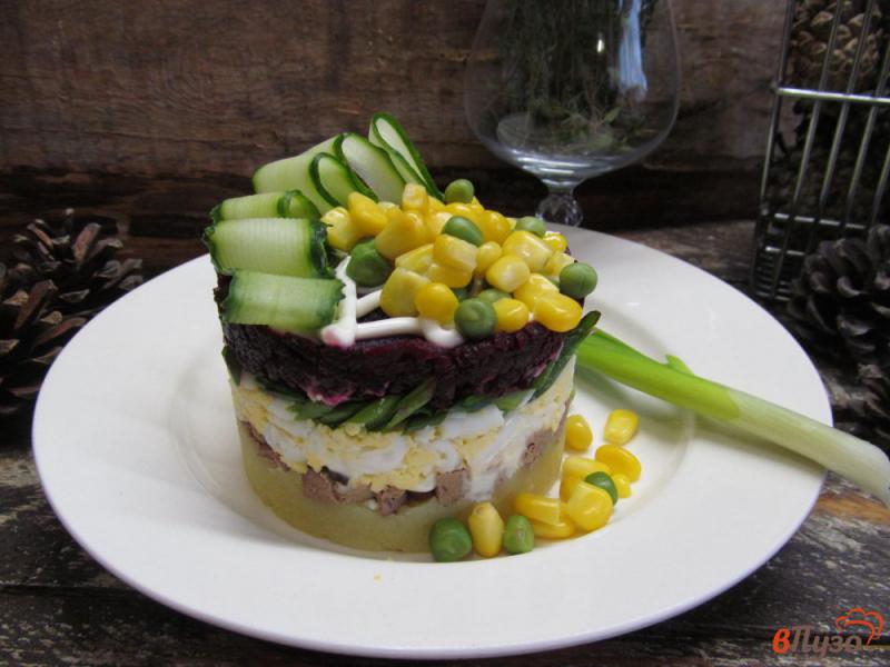 Фото приготовление рецепта: Салат с куриной печенью и овощами шаг №7