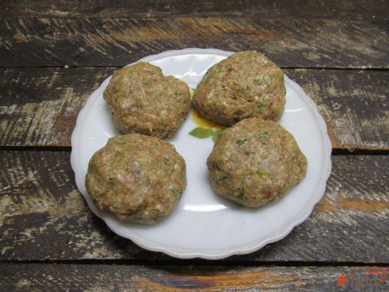 Фото приготовление рецепта: Котлеты из говядины с цветной капустой и брокколи шаг №6