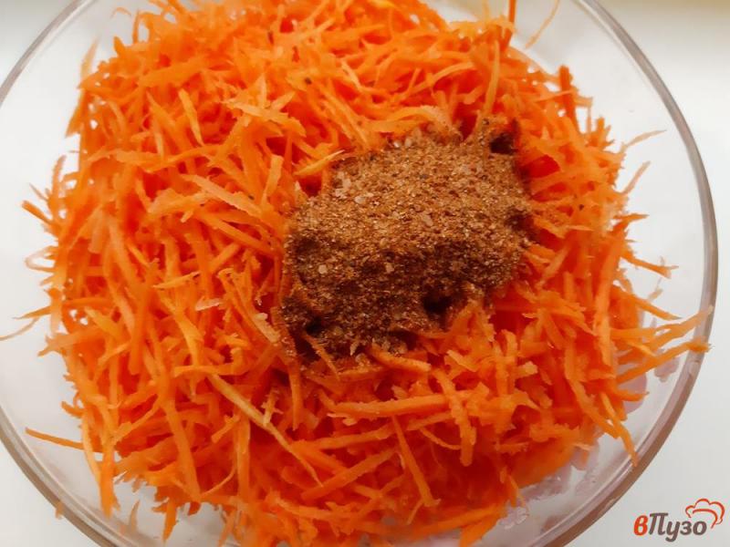 Фото приготовление рецепта: Морковь по-корейски с шампиньонами шаг №2