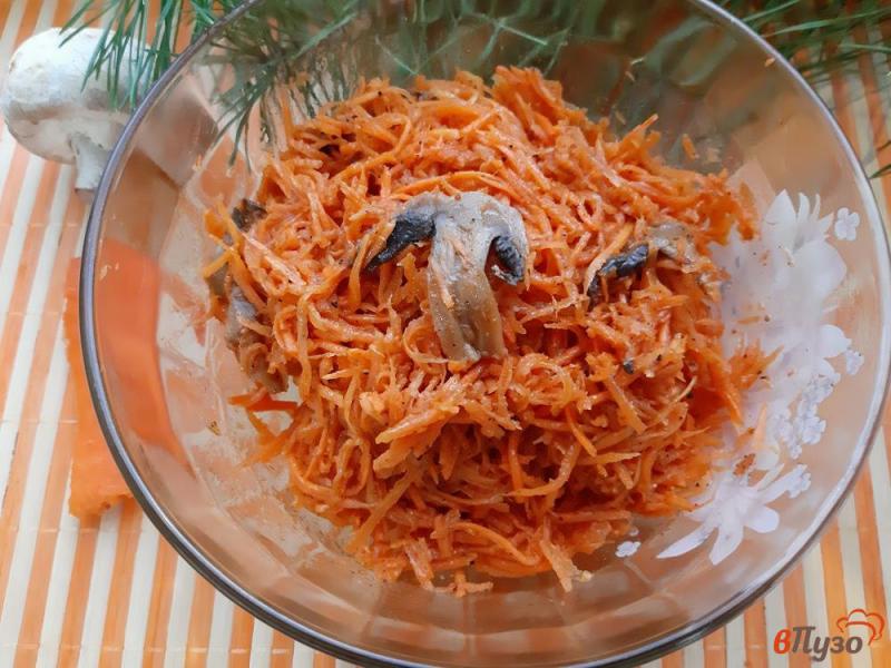 Фото приготовление рецепта: Морковь по-корейски с шампиньонами шаг №6