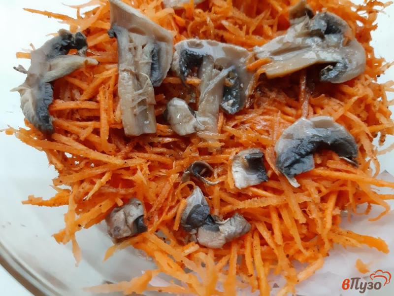 Фото приготовление рецепта: Морковь по-корейски с шампиньонами шаг №5
