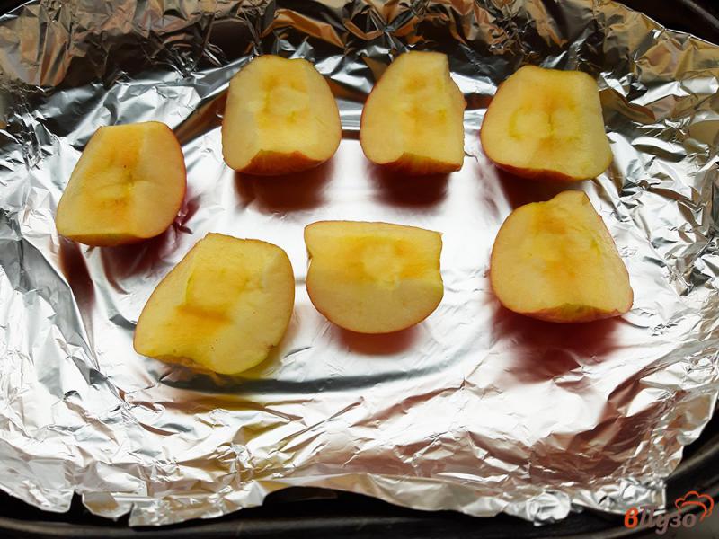 Фото приготовление рецепта: Утка с апельсинами и яблоками шаг №5