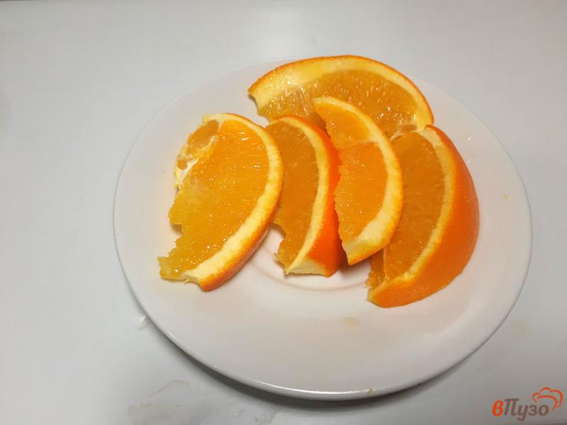 Фото приготовление рецепта: Утка с апельсинами и яблоками шаг №6