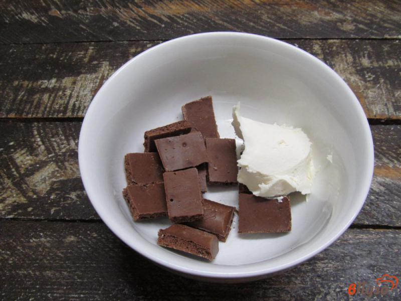 Фото приготовление рецепта: Шоколадный десерт с мандарином шаг №1