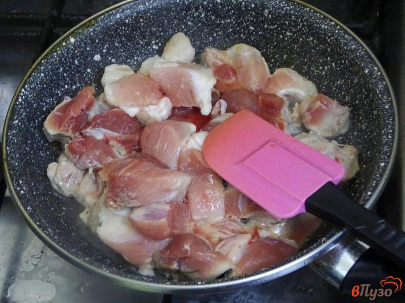Фото приготовление рецепта: Свинина тушёная с баклажанами шаг №2