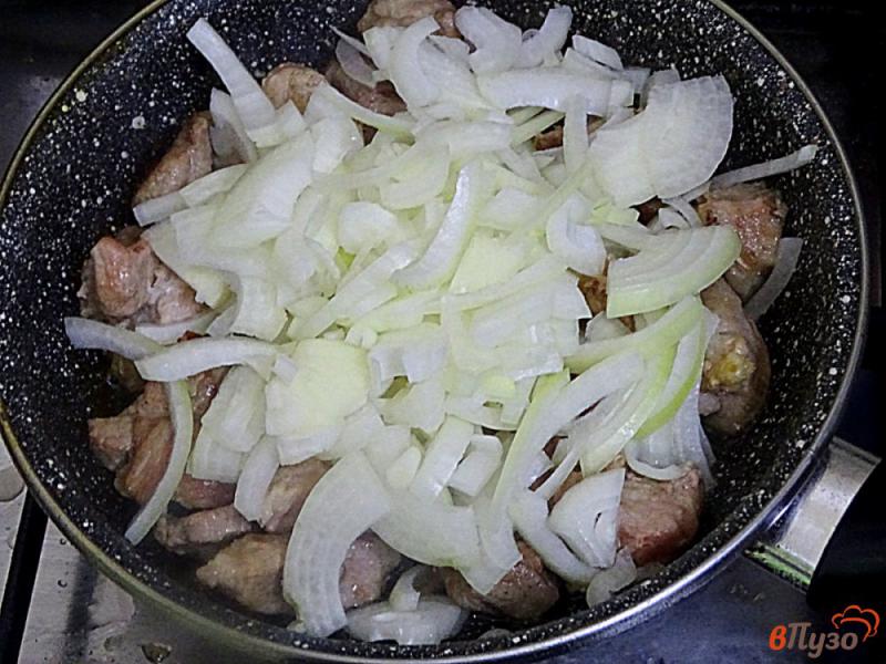 Фото приготовление рецепта: Свинина тушёная с баклажанами шаг №3