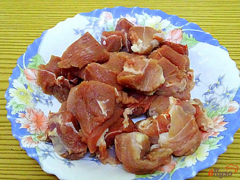 Фото приготовление рецепта: Свинина тушёная с баклажанами шаг №1
