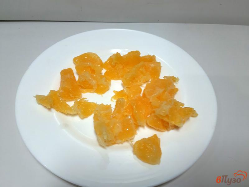 Фото приготовление рецепта: Салат из пекинской капусты с апельсинами шаг №3