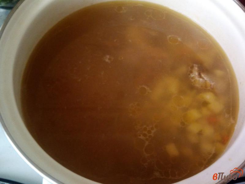 Фото приготовление рецепта: Куриный суп с сырными галушками шаг №4