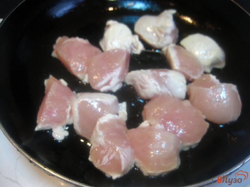 Фото приготовление рецепта: Курица в сметане шаг №2