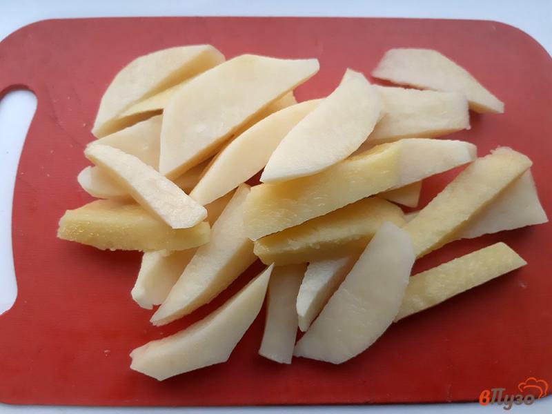 Фото приготовление рецепта: Картофель жареный с зеленым луком шаг №1