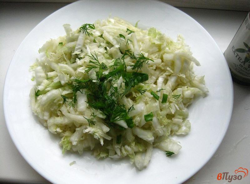 Фото приготовление рецепта: Салат из пекинской капусты с заправкой из соевого соуса шаг №5