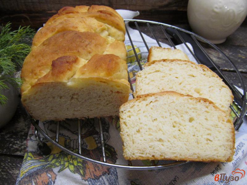 Фото приготовление рецепта: Сдобный белый хлеб с рисовой мукой и кунжутом на молоке и яйцах шаг №13