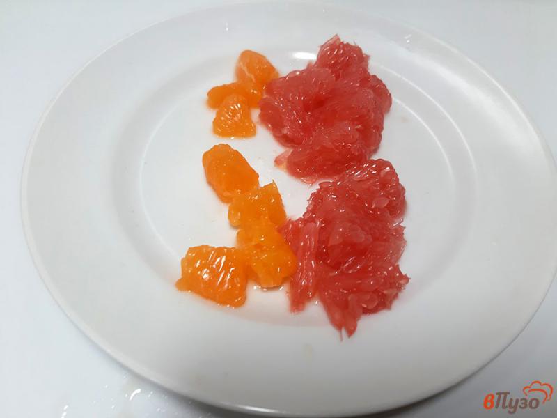 Фото приготовление рецепта: Салат овощной в апельсинах шаг №2