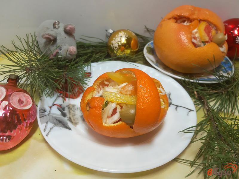 Фото приготовление рецепта: Салат овощной в апельсинах шаг №7