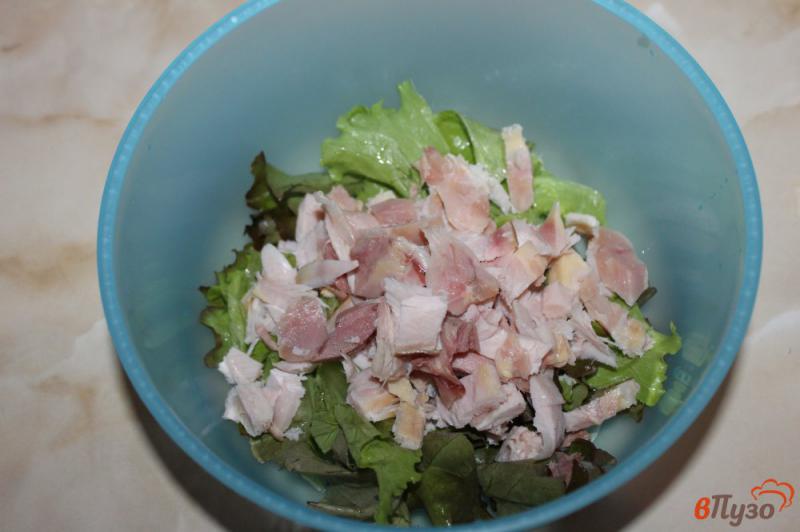 Фото приготовление рецепта: Салат с копченой куриной грудкой шаг №2