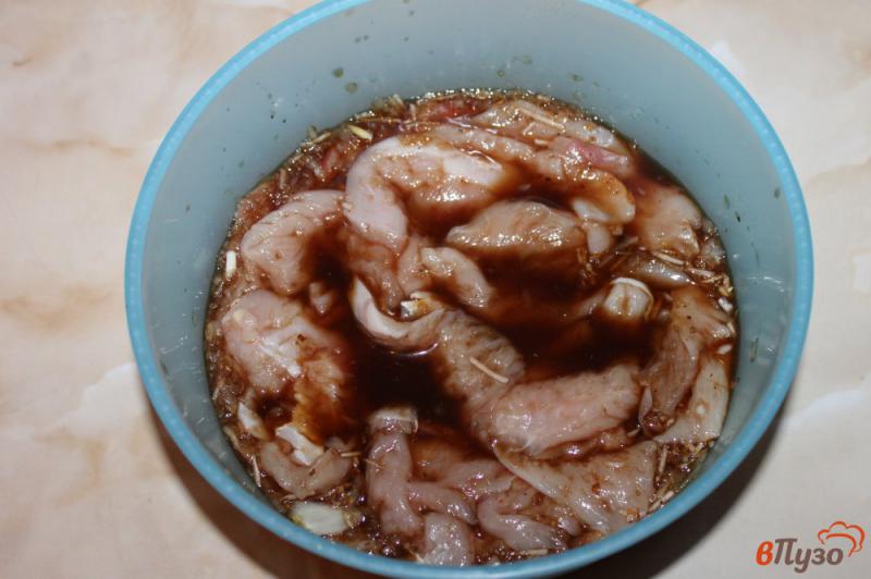 Фото приготовление рецепта: Куриные отбивные маринованные в соевом соусе шаг №4