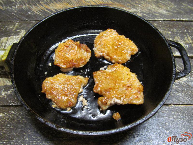 Фото приготовление рецепта: Свинина с грибами и стручковой фасолью шаг №3