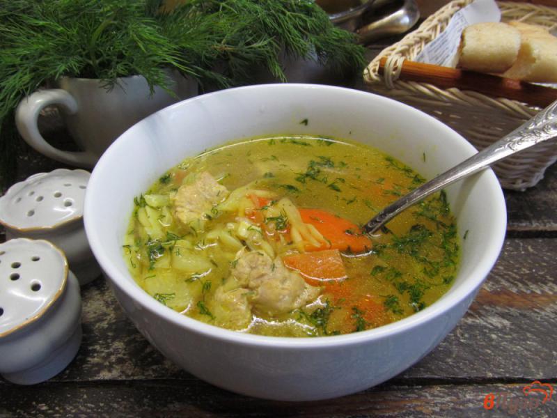 Фото приготовление рецепта: Суп из индейки с капустой и пастой орзо шаг №5