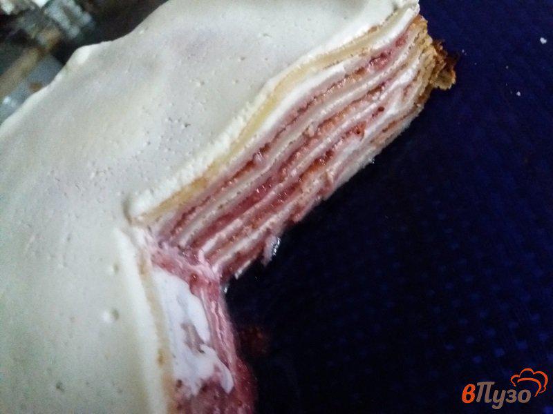Фото приготовление рецепта: Блинный торт с клубничным пюре шаг №8