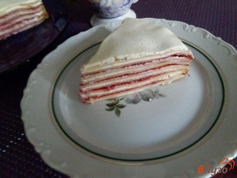 Фото приготовление рецепта: Блинный торт с клубничным пюре шаг №9