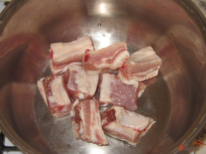 Фото приготовление рецепта: Борщ на свиных ребрах с помидорами шаг №1