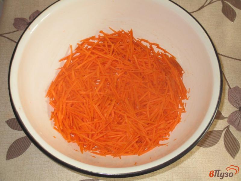 Фото приготовление рецепта: Цветная капуста по-корейски с морковью и огурцами шаг №2