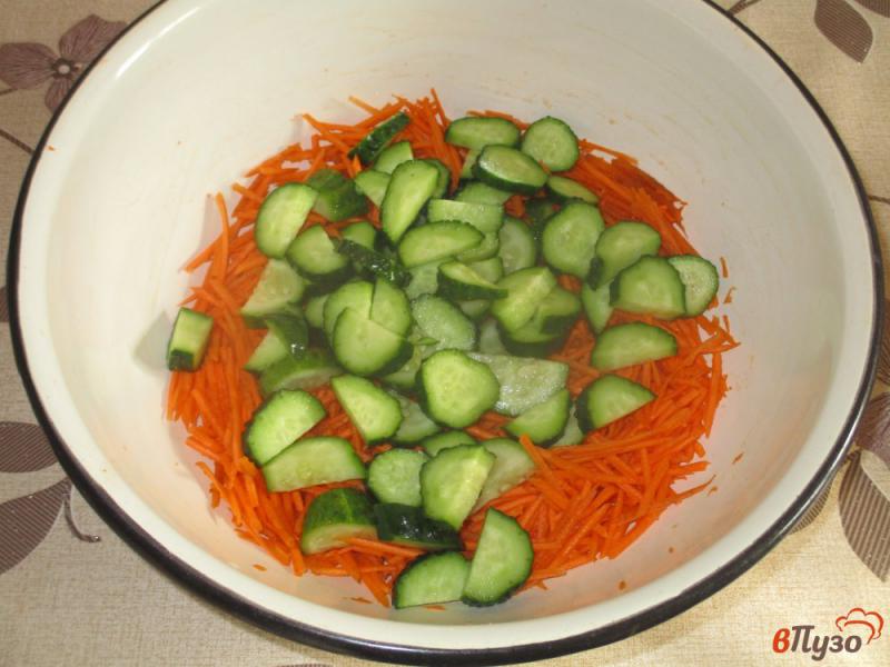 Фото приготовление рецепта: Цветная капуста по-корейски с морковью и огурцами шаг №3
