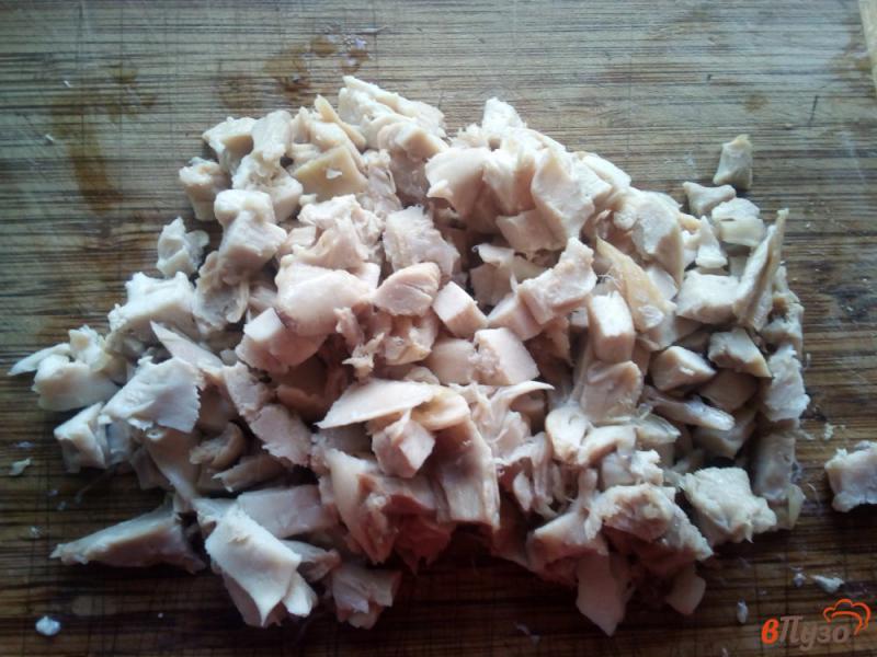 Фото приготовление рецепта: Салат с курицей, грибами и морковью по-корейски шаг №1