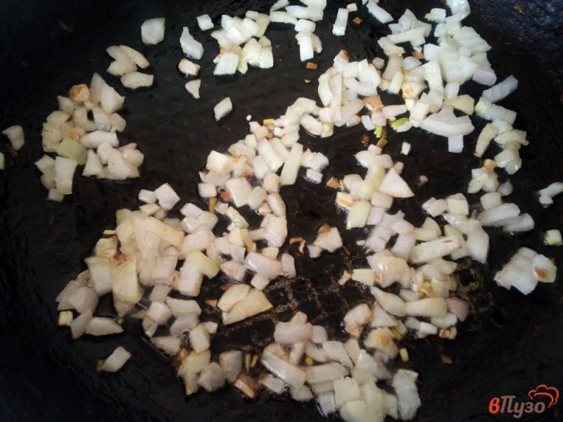 Фото приготовление рецепта: Салат с курицей, грибами и морковью по-корейски шаг №3