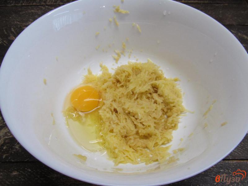 Фото приготовление рецепта: Отбивная из индейки в картофельной «шубе» шаг №4