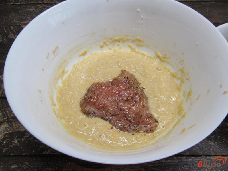 Фото приготовление рецепта: Отбивная из индейки в картофельной «шубе» шаг №6