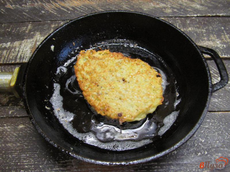 Фото приготовление рецепта: Отбивная из индейки в картофельной «шубе» шаг №8