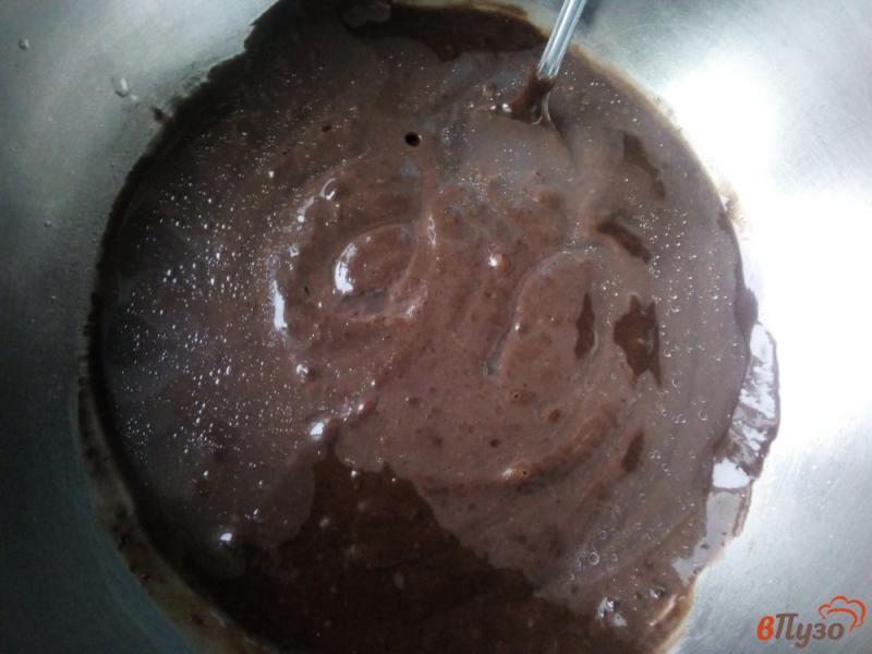 Фото приготовление рецепта: Шоколадный бисквит на кипятке в мультиварке шаг №5