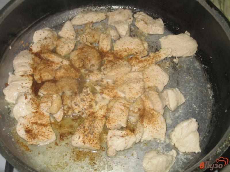 Фото приготовление рецепта: Жаркое из куриной грудки с овощами шаг №2