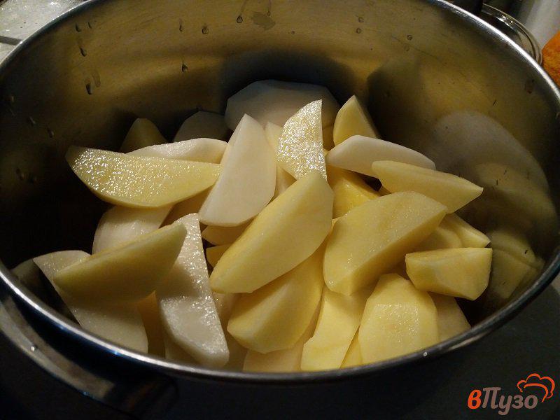 Фото приготовление рецепта: Запеченный пряный картофель шаг №2